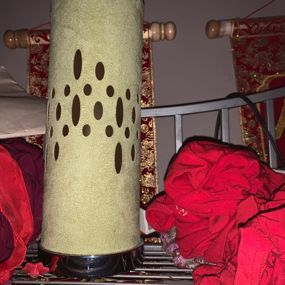 Cute lil’ accent lamp. Faux suede. - Picture 4 of 4